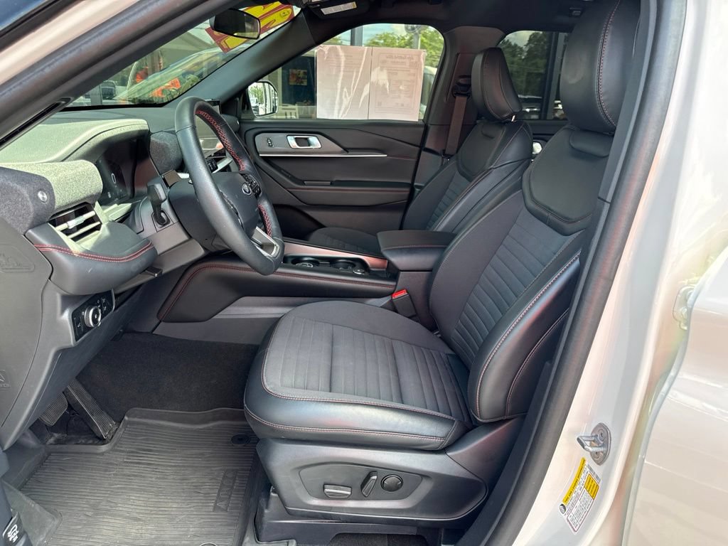 Used 2025 Ford Explorer ST-Line w/ ST-Line Street Pack AWD/4WD image 22