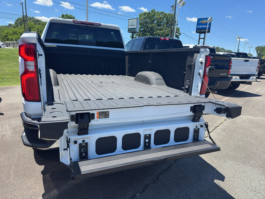Used 2023 Chevrolet Silverado 3500 LTZ w/ LTZ Convenience Package AWD/4WD image 9