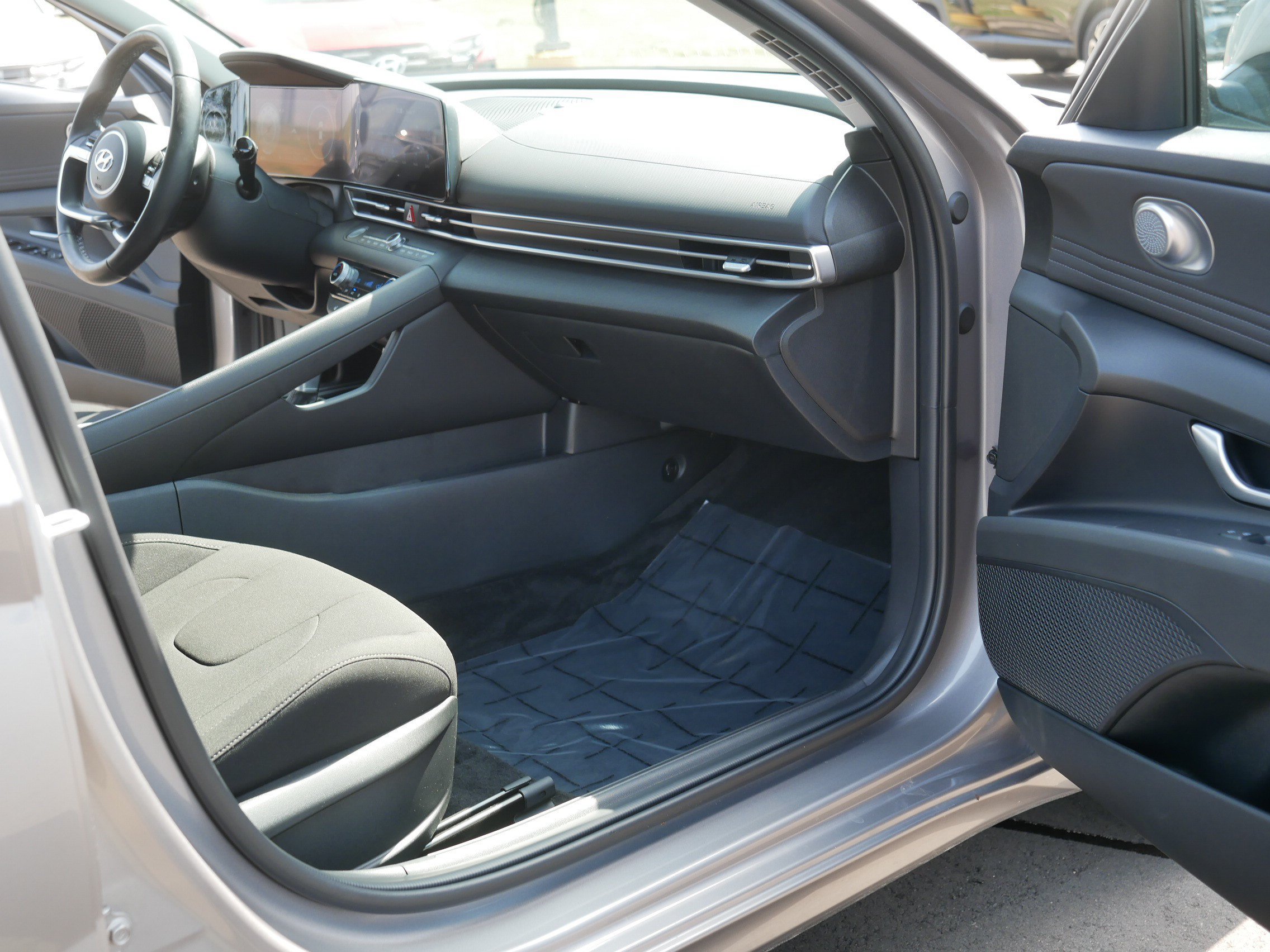 Used 2023 Hyundai Elantra SEL w/ Convenience Package FWD image 19