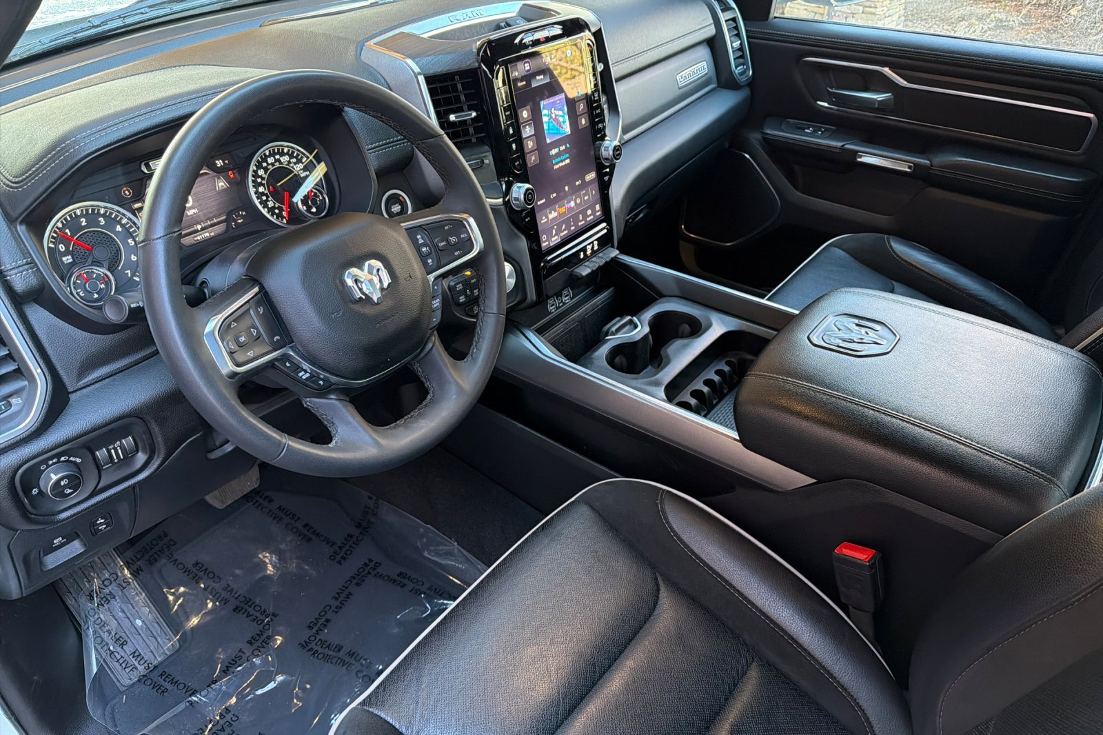 Used 2025 RAM 1500 Laramie image 10