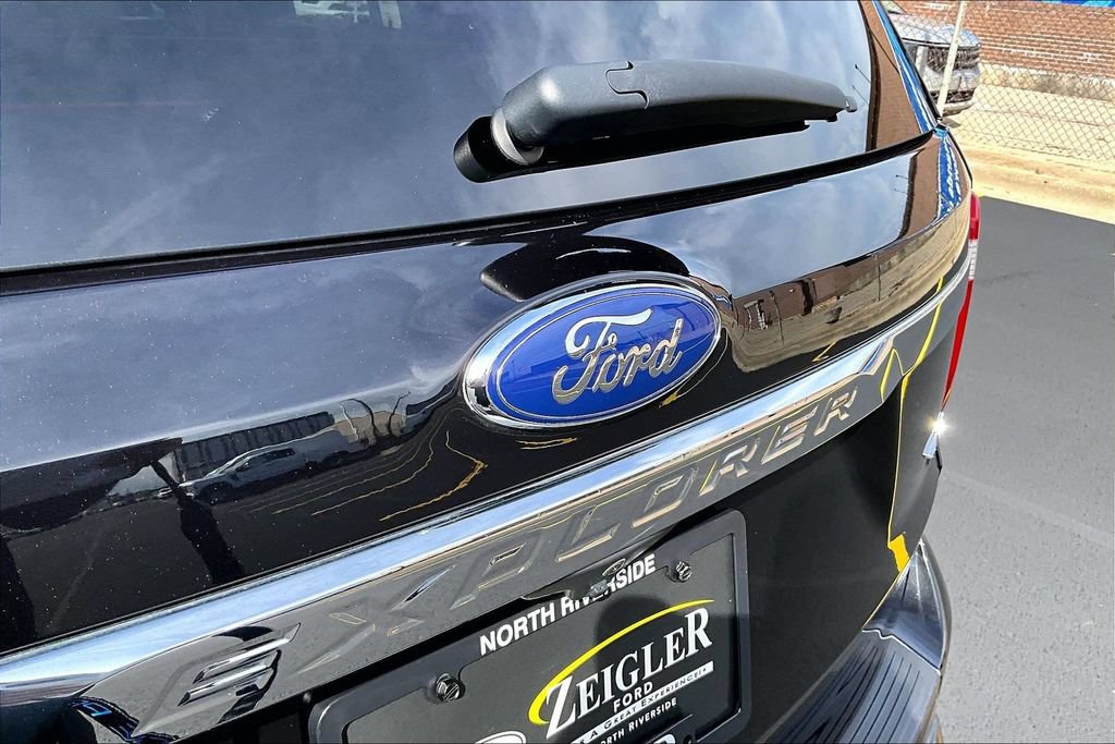 Used 2019 Ford Explorer XLT w/ Equipment Group 202A AWD/4WD image 32