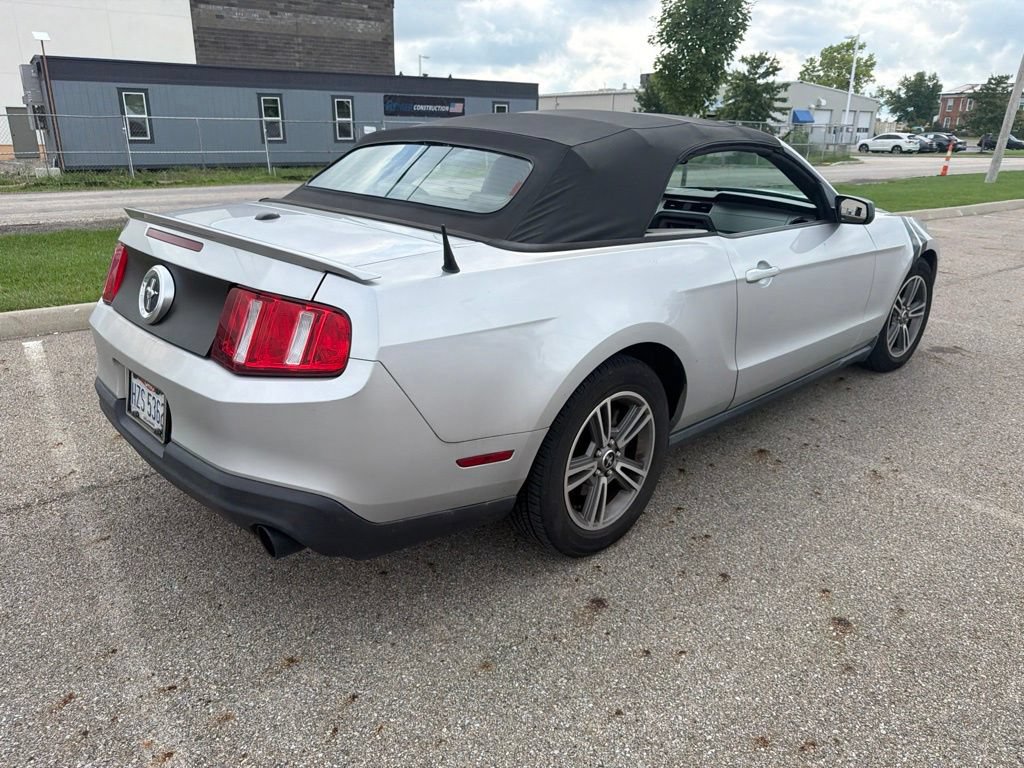 Used 2010 Ford Mustang Premium RWD image 4