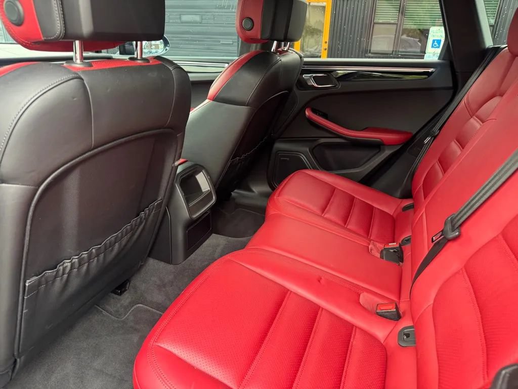 Used 2015 Porsche Macan Turbo w/ Sport Chrono Package AWD/4WD image 6