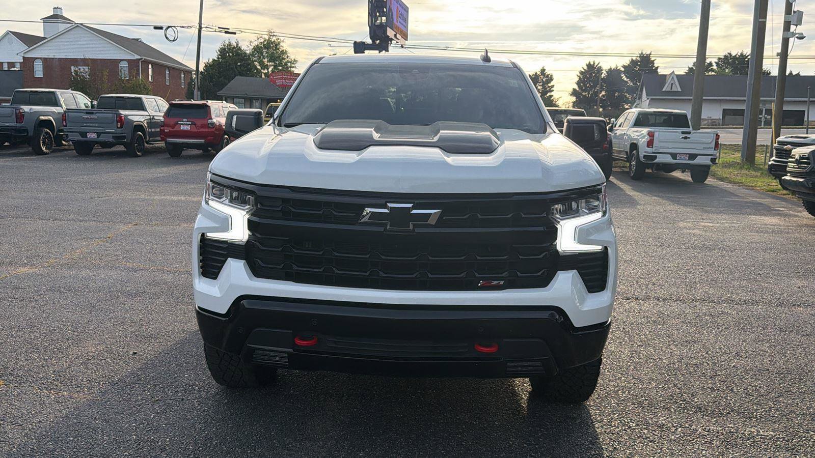 Used 2024 Chevrolet Silverado 1500 LT Trail Boss w/ Convenience Package II AWD/4WD image 2