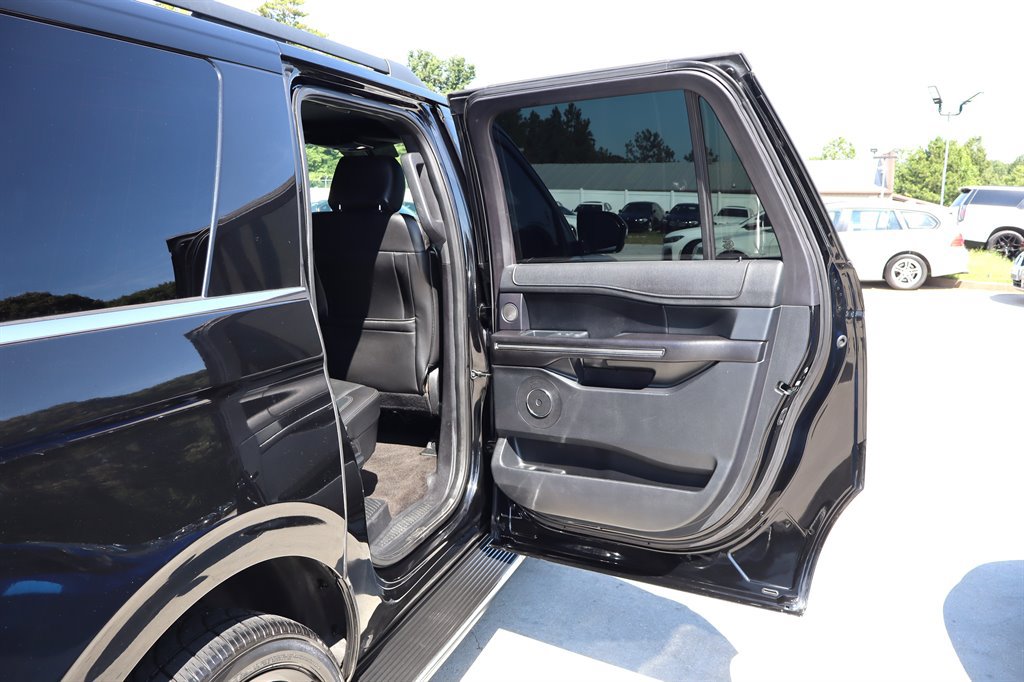 Used 2018 Ford Expedition Max XLT w/ Equipment Group 202A AWD/4WD image 42