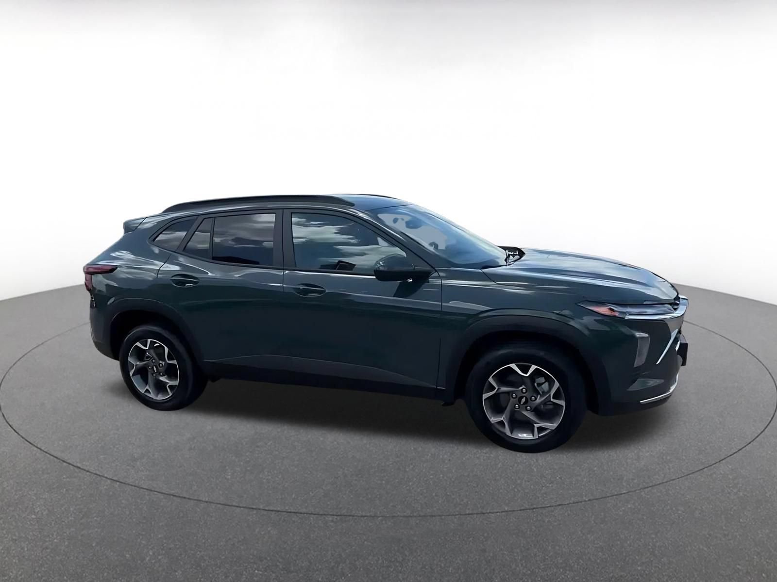 Used 2025 Chevrolet Trax LT w/ LT Convenience Package FWD video 2