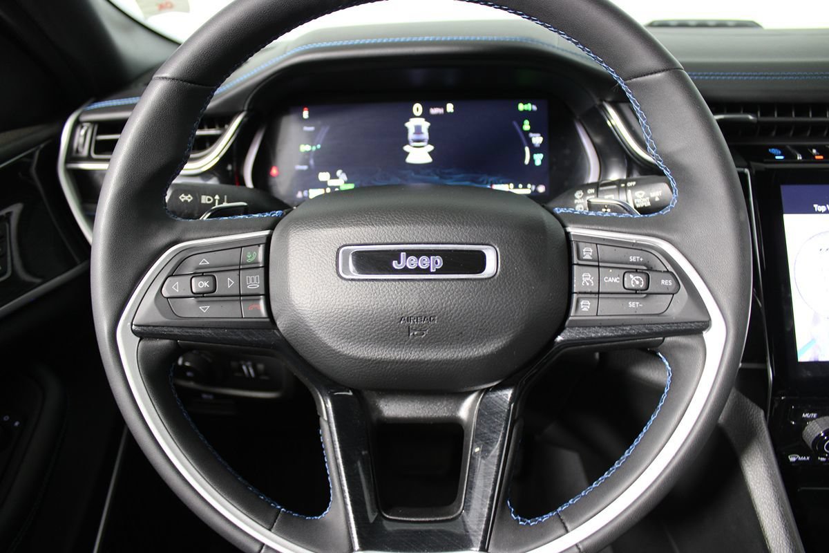 Used 2022 Jeep Grand Cherokee Trailhawk w/ Advanced Protech Group II AWD/4WD image 17