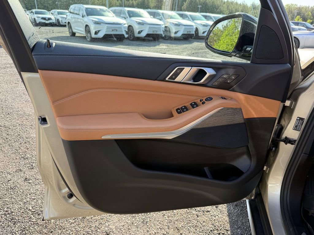 Used 2019 BMW X5 xDrive40i w/ Luxury Seating Package AWD/4WD image 12