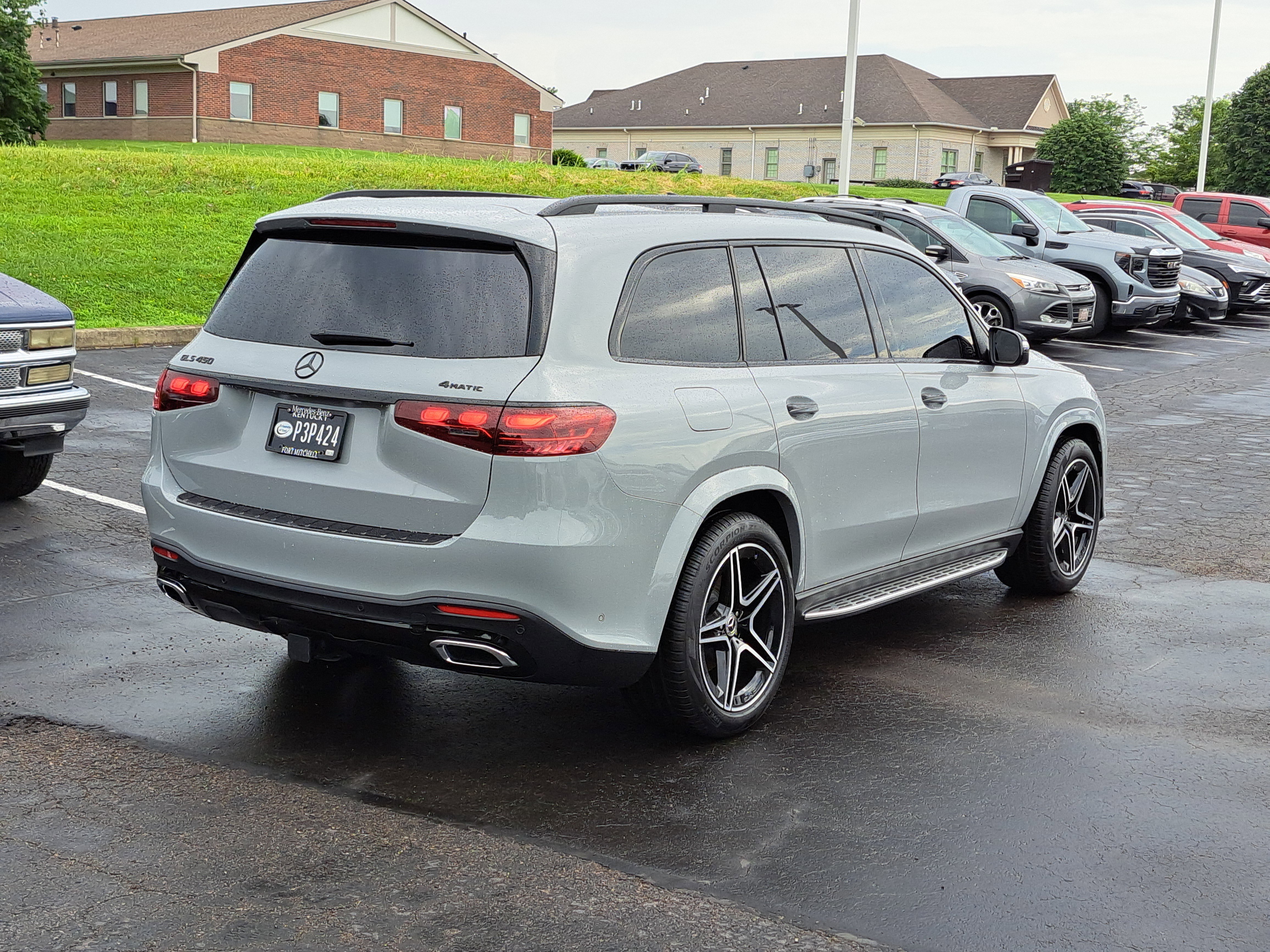 Used 2025 Mercedes-Benz GLS 450 4MATIC image 4