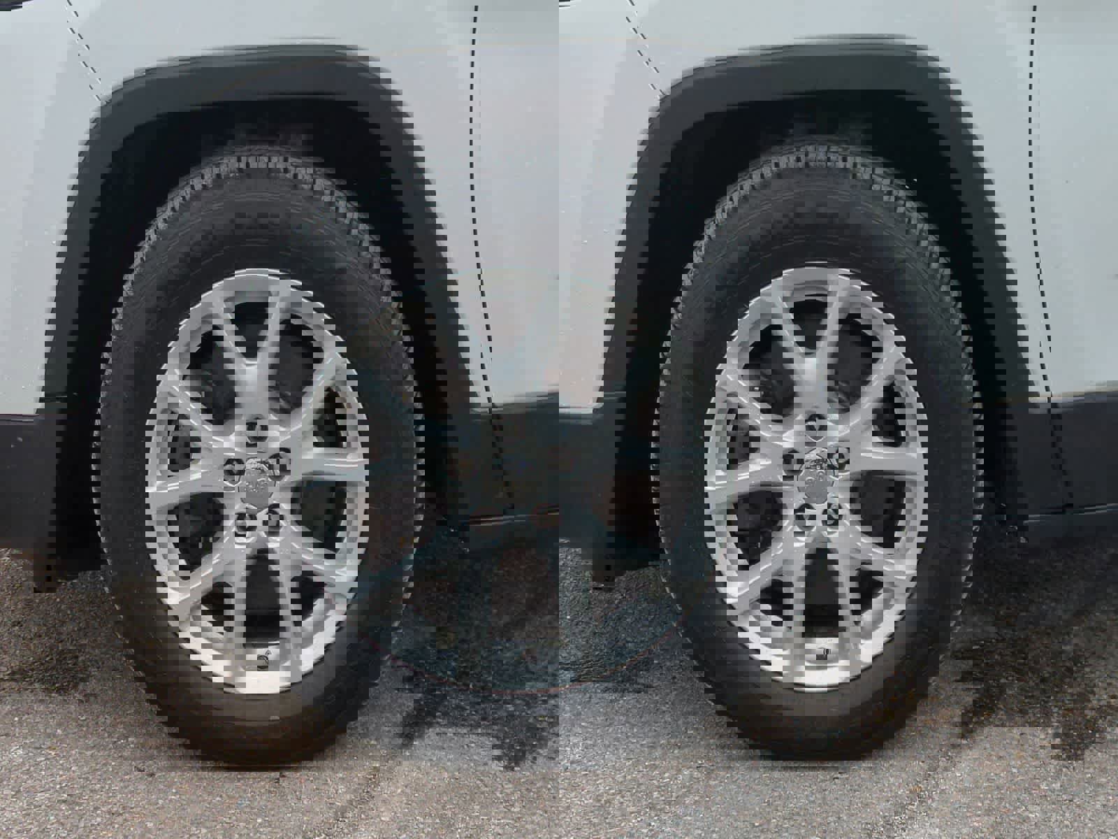 Used 2014 Jeep Cherokee Latitude image 14