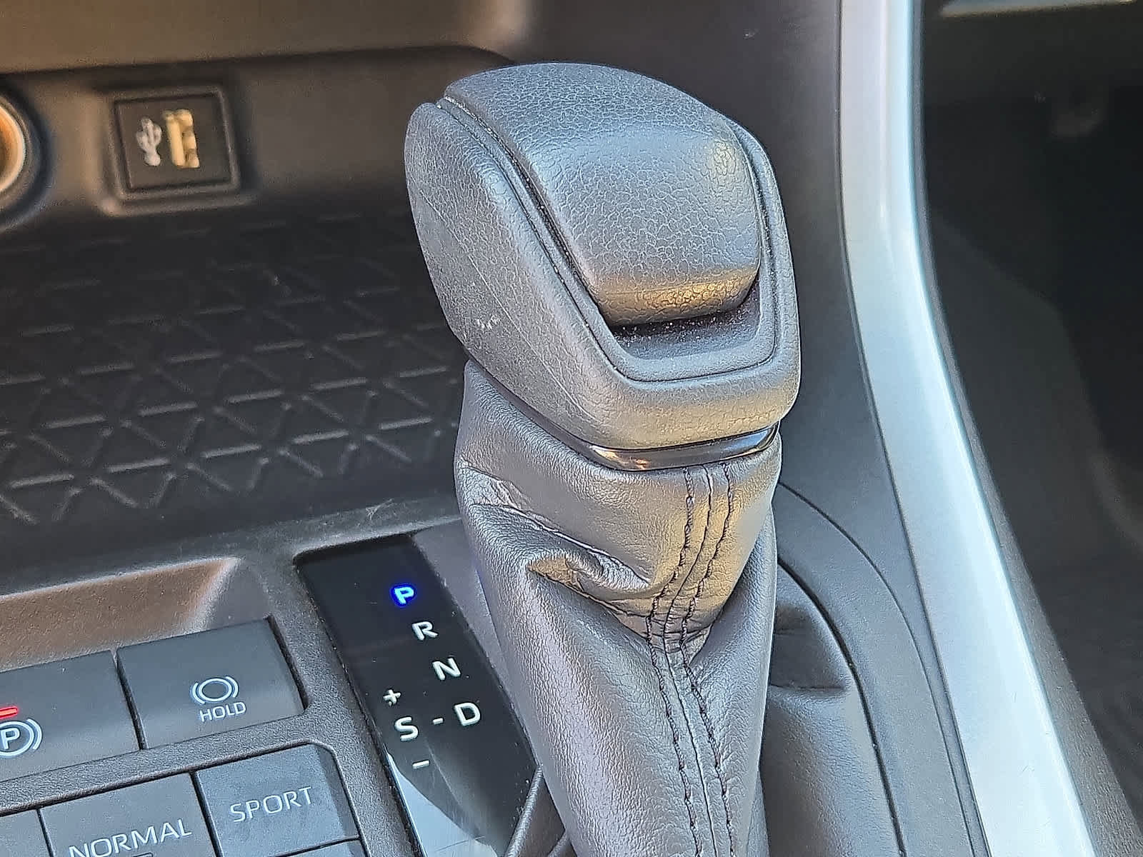 Used 2024 Toyota RAV4 XLE image 16