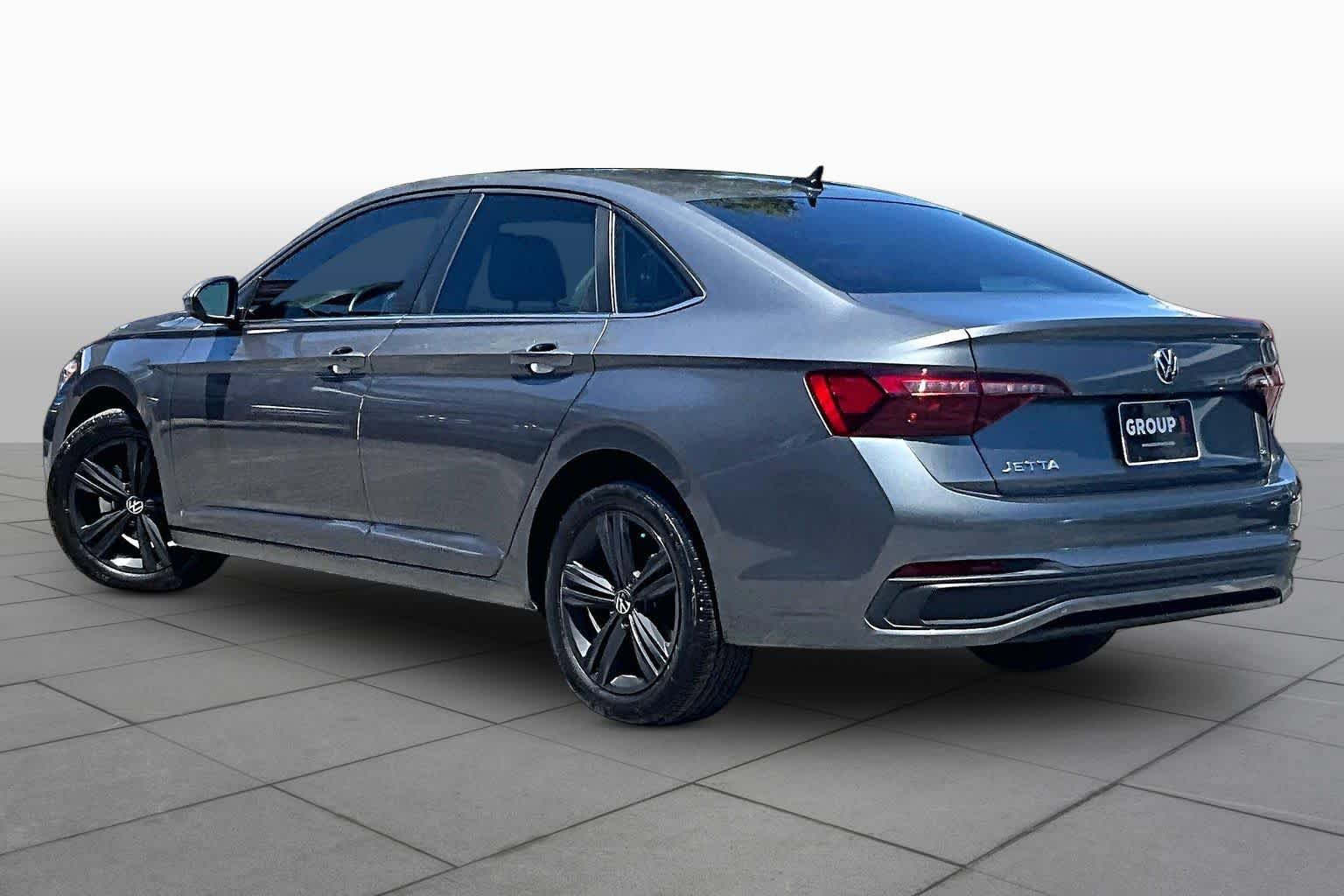 Used 2024 Volkswagen Jetta SE FWD image 12