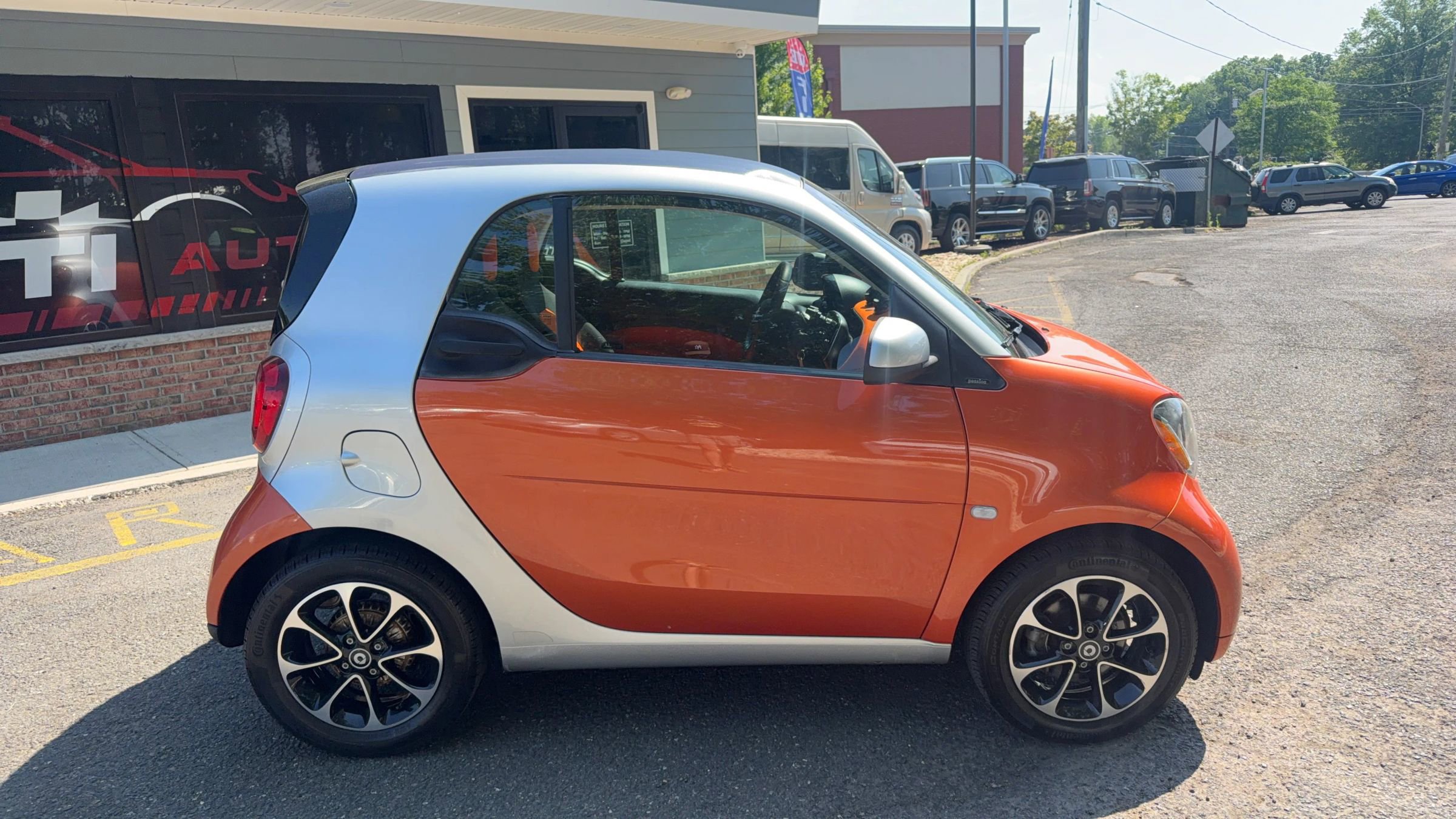 Used 2016 smart fortwo passion RWD image 5