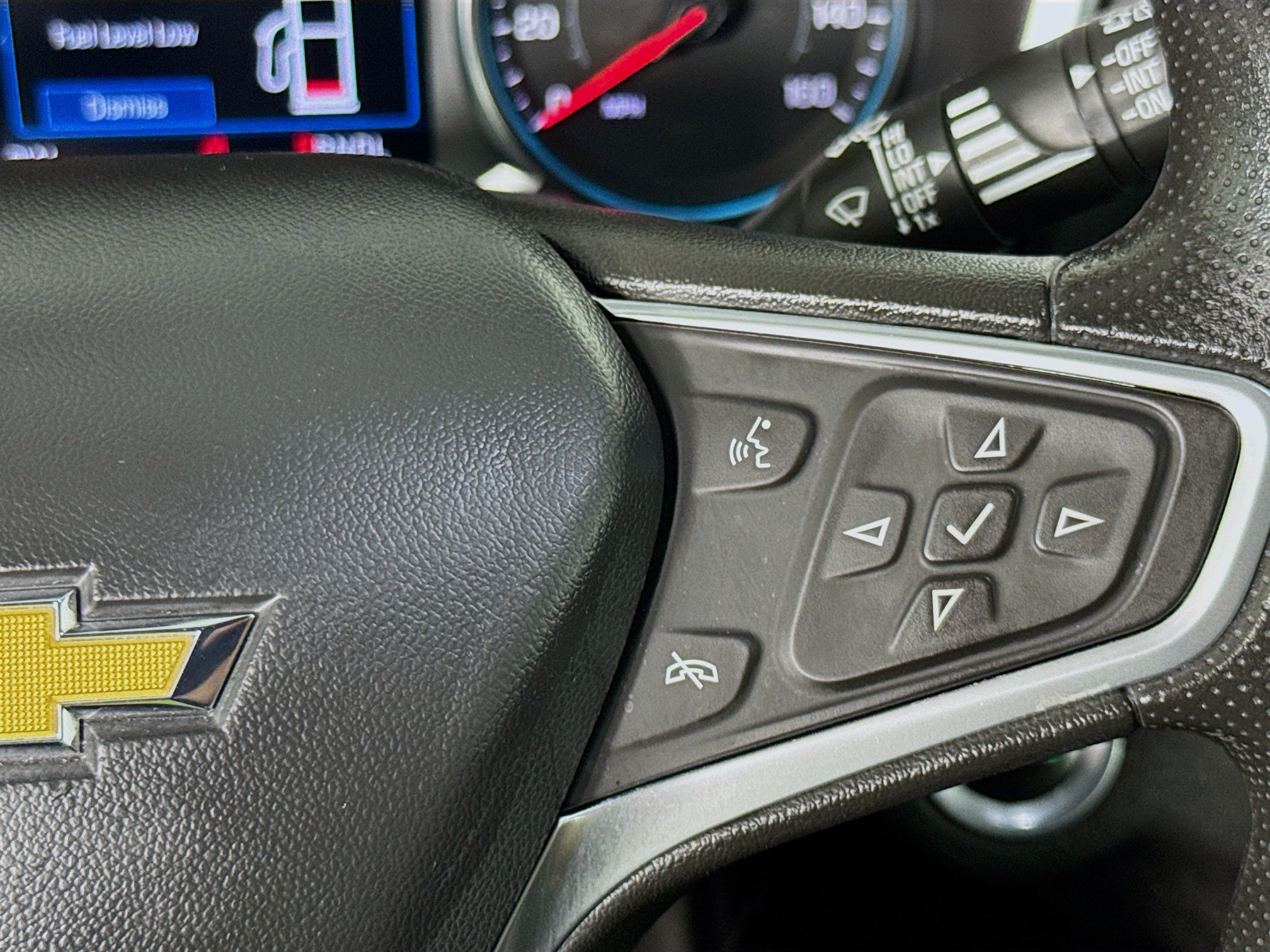 Used 2023 Chevrolet Equinox LT w/ LPO, Floor Liner Package FWD image 14