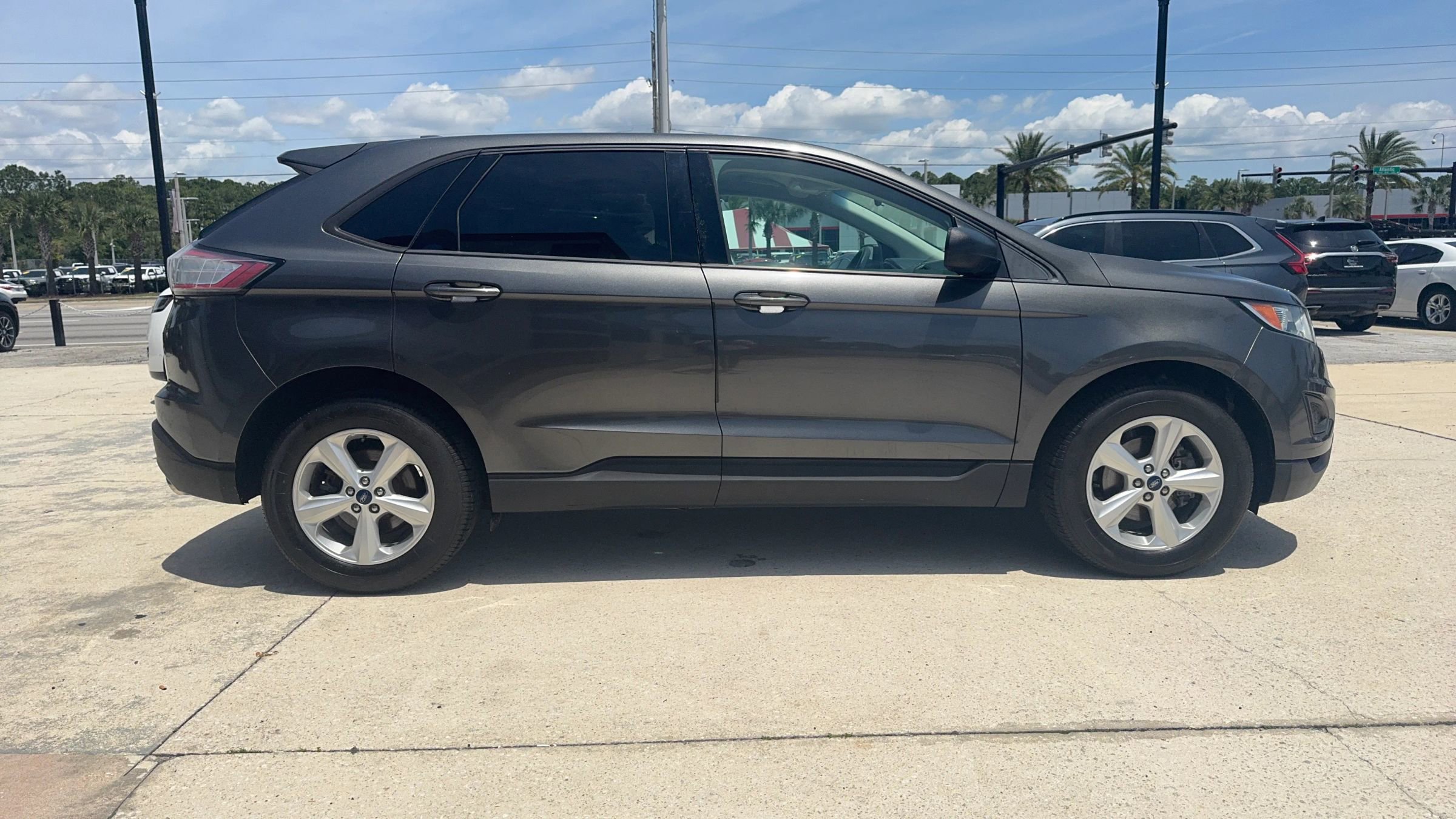 Used 2018 Ford Edge SE FWD image 6