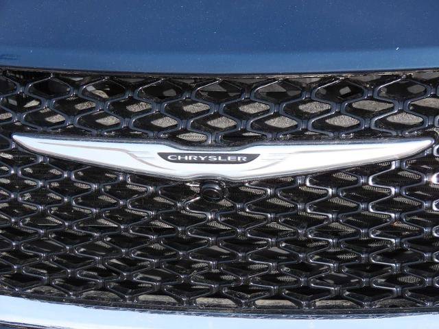 Used 2023 Chrysler Pacifica Limited image 11