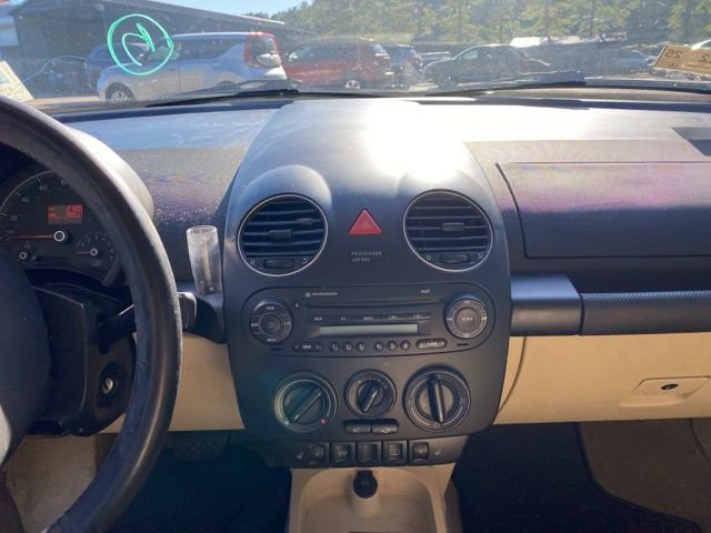 Used 2009 Volkswagen Beetle Coupe image 16