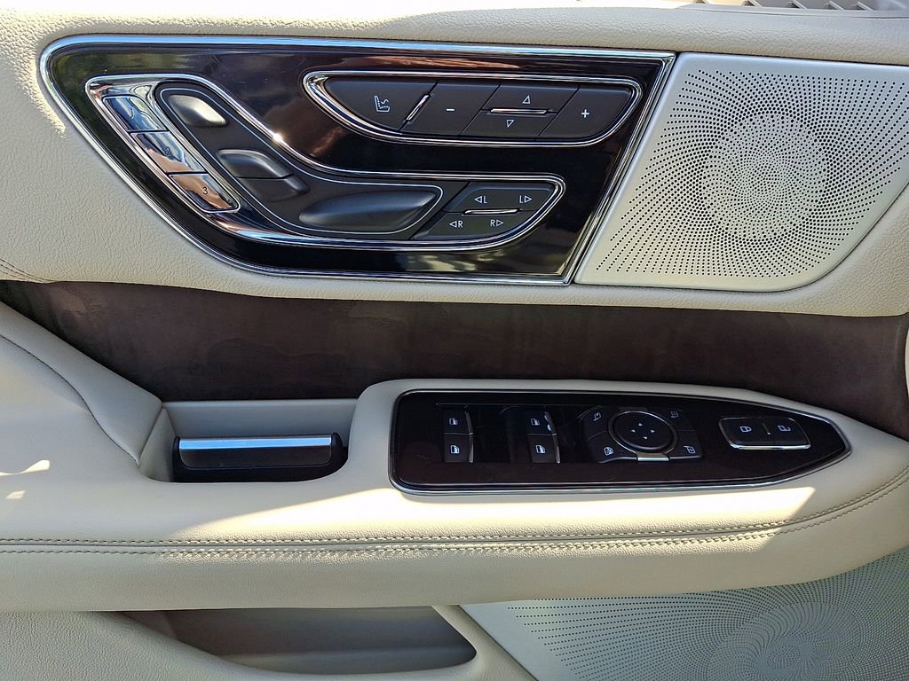 Used 2021 Lincoln Navigator Reserve w/ Luxury Package AWD/4WD image 15