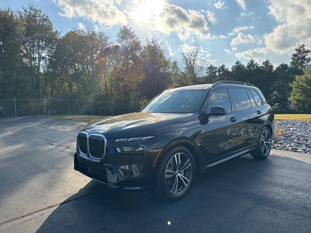 Used 2023 BMW X7 xDrive40i w/ M Sport Package image 1