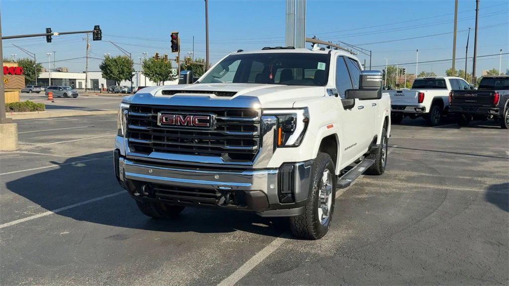 Used 2025 GMC Sierra 2500 SLT w/ SLT Premium Package image 3