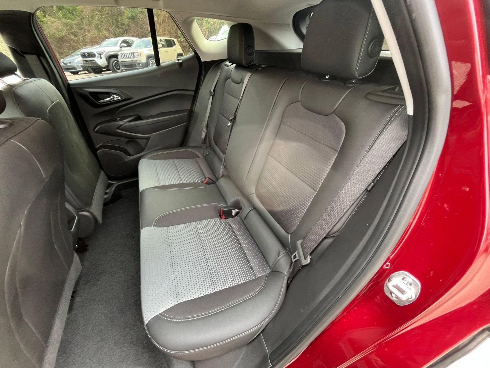 Used 2025 Chevrolet Trax LT w/ LT Convenience Package image 35