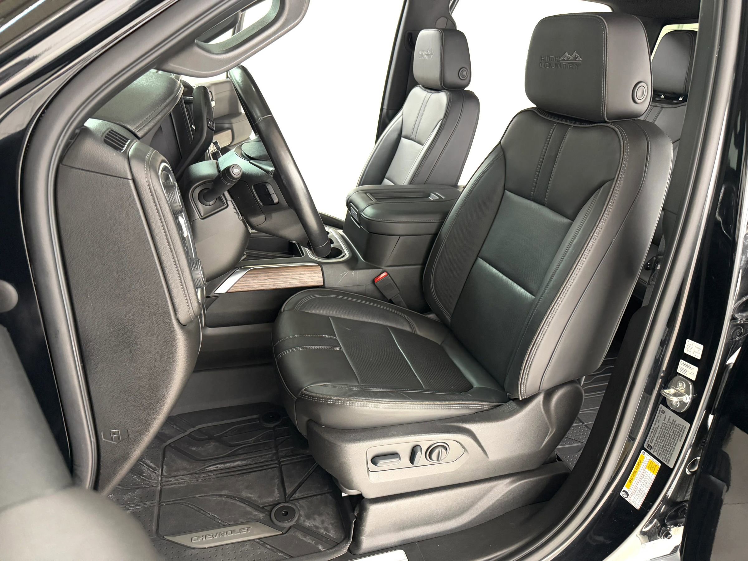 Used 2022 Chevrolet Silverado 2500 High Country w/ Technology Package image 31