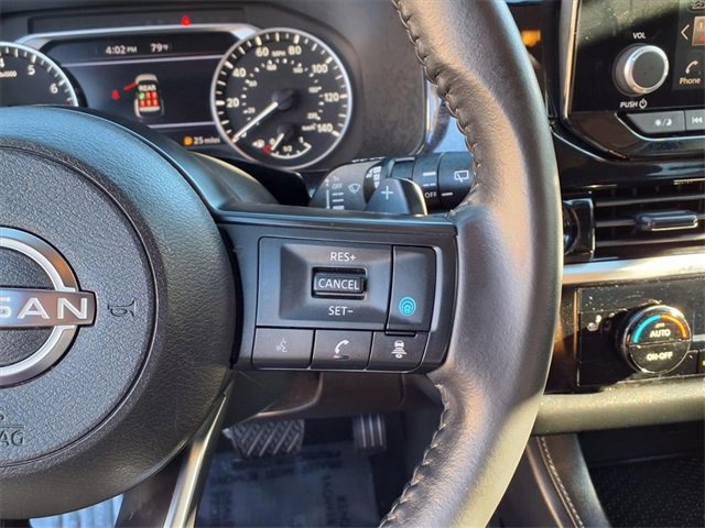 Used 2024 Nissan Pathfinder SV image 16