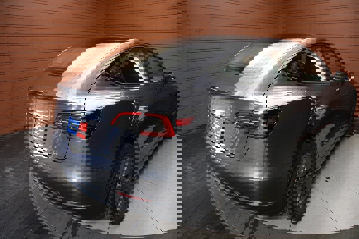 Used 2023 Tesla Model 3 Standard Range image 11