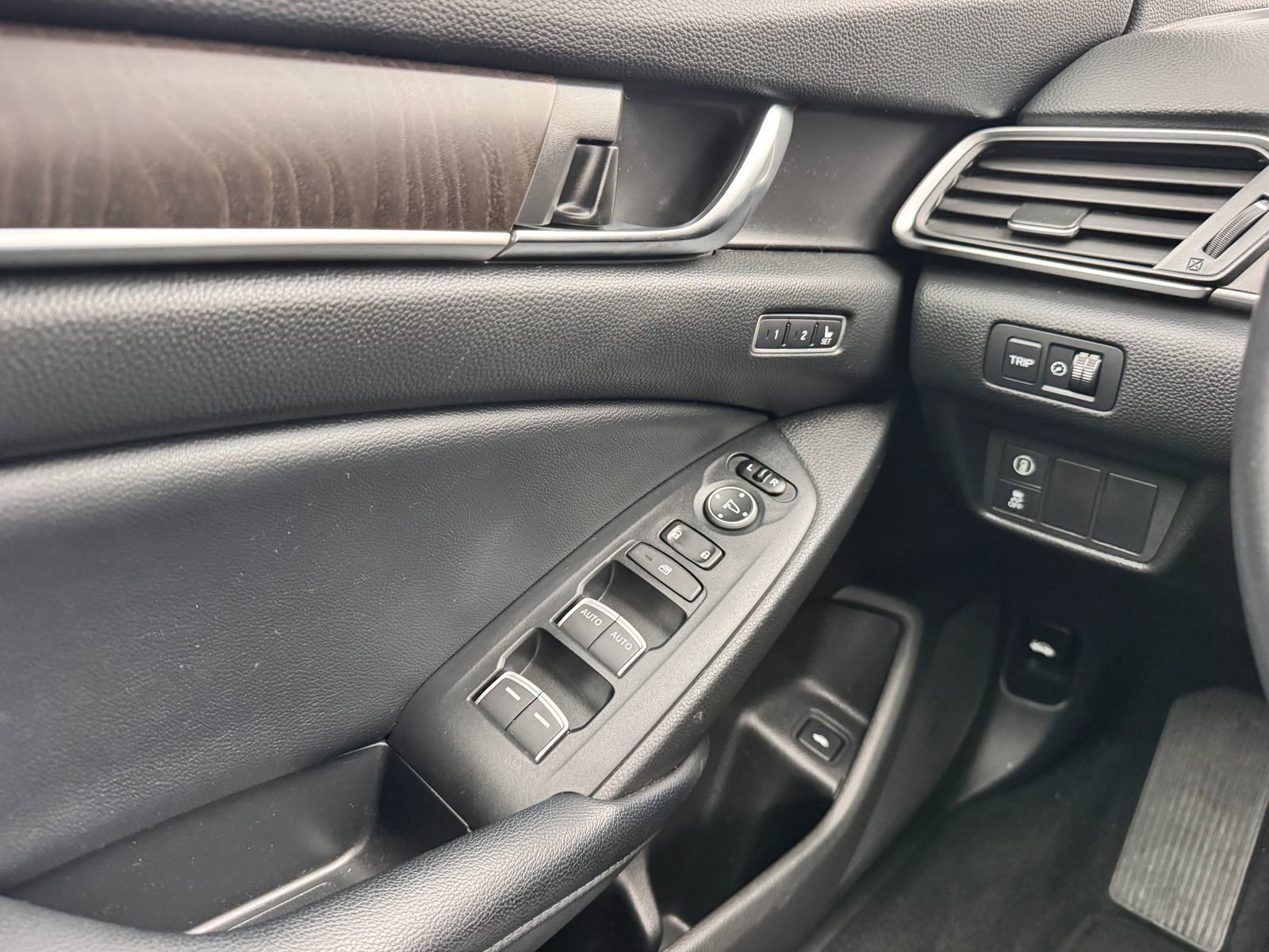 Used 2018 Honda Accord EX-L image 12