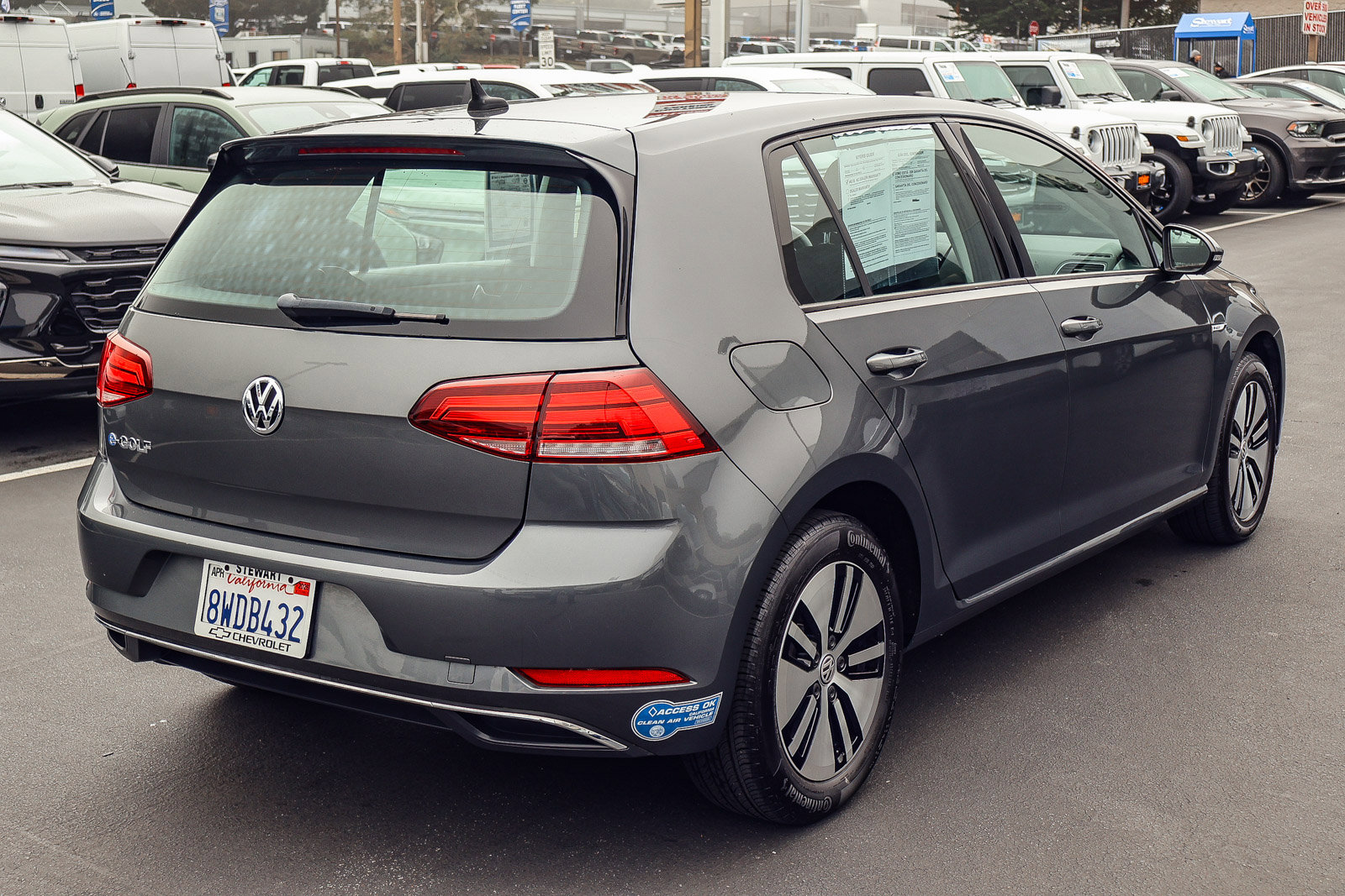 Used 2017 Volkswagen e-Golf SE w/ DC Fast Charging Package image 20
