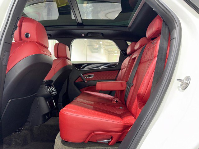 Used 2018 Bentley Bentayga image 54