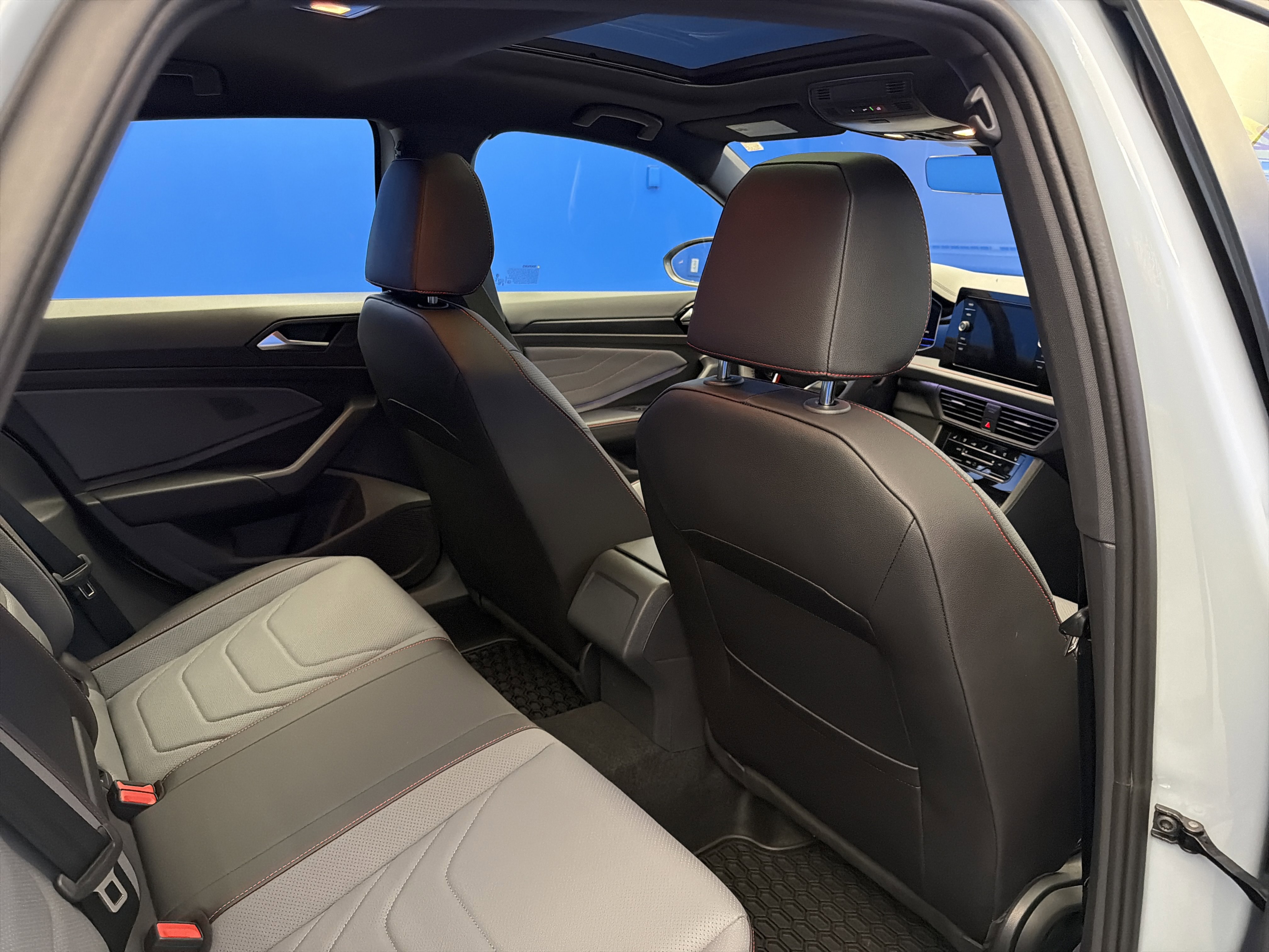 Used 2025 Volkswagen Jetta GLI Autobahn image 26