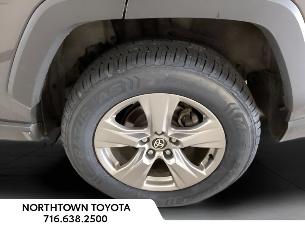Used 2025 Toyota RAV4 XLE AWD/4WD image 10