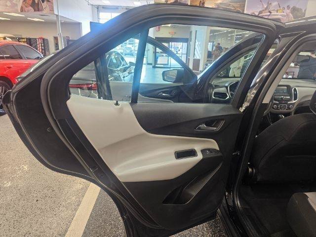 Used 2018 Chevrolet Equinox LS AWD/4WD image 33