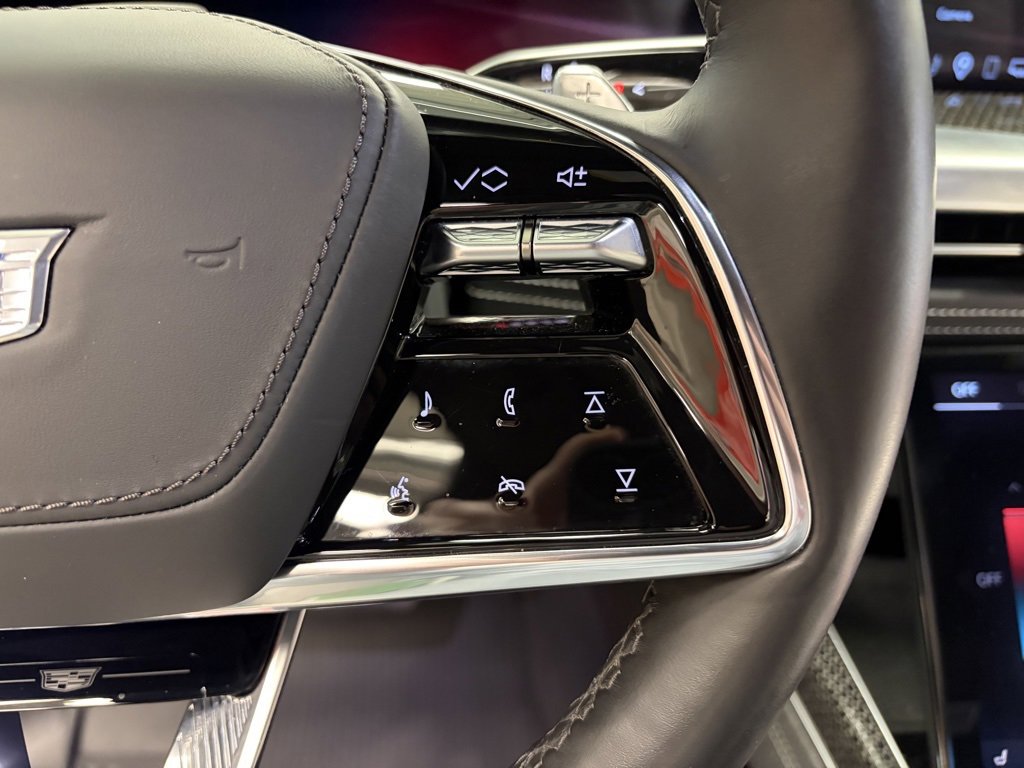 Used 2025 Cadillac Escalade ESV V image 21