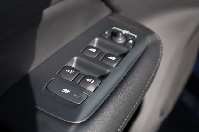 Used 2024 Volvo S60 B5 Core image 17