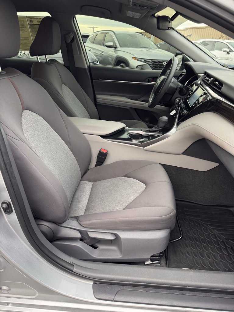 Used 2019 Toyota Camry L image 12