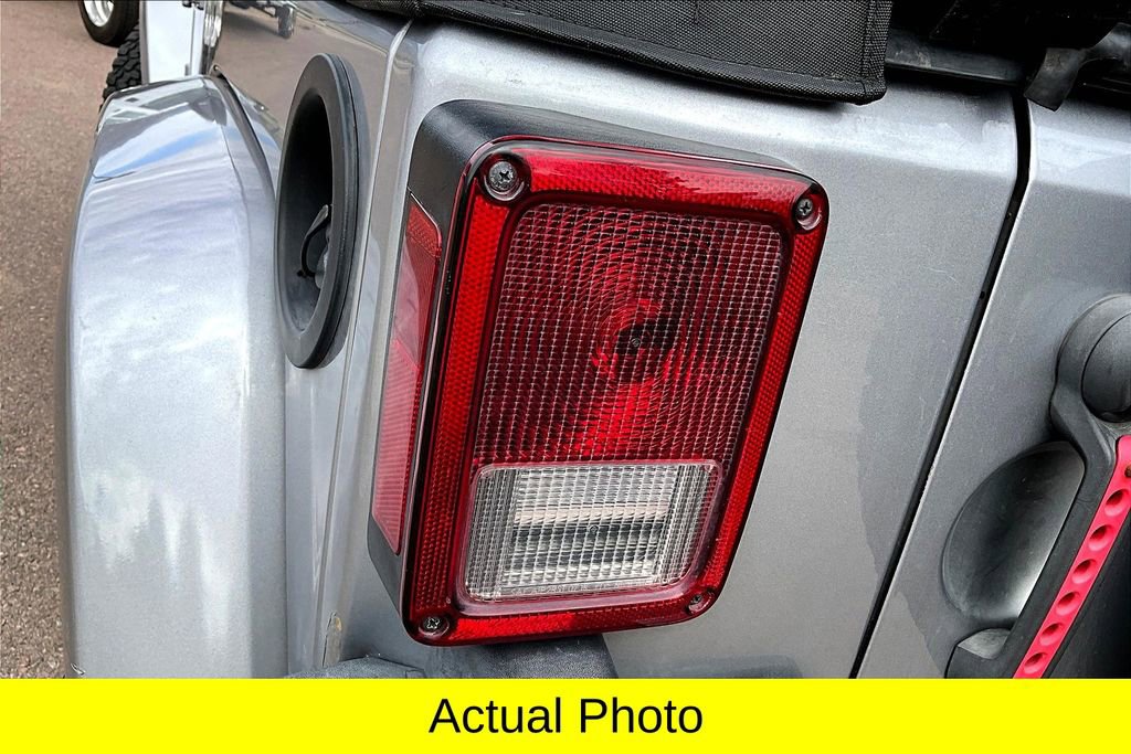 Used 2016 Jeep Wrangler Unlimited Sahara w/ Connectivity Group image 32