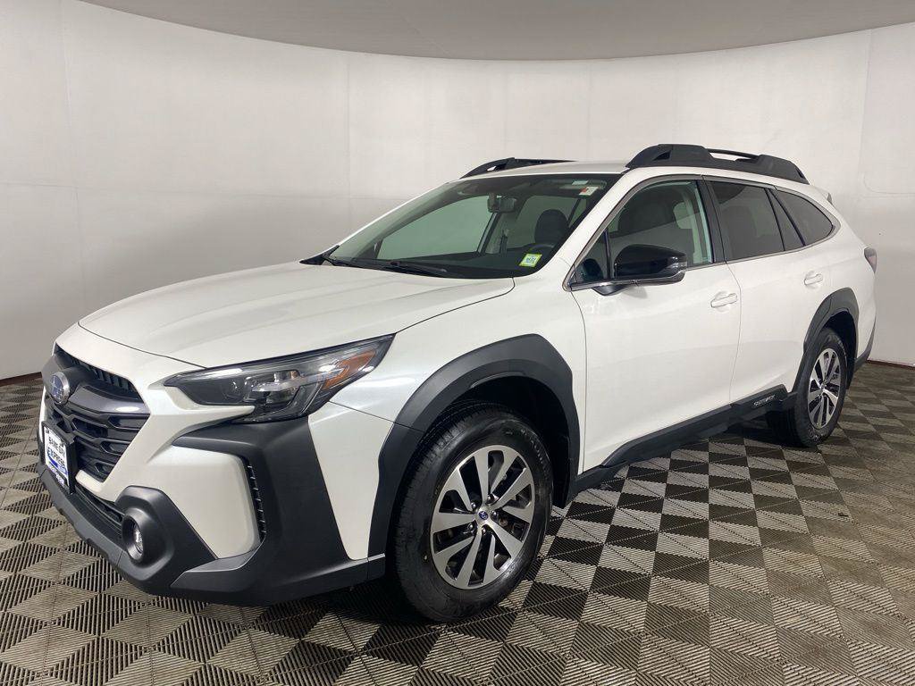 Used 2025 Subaru Outback Premium AWD/4WD image 11
