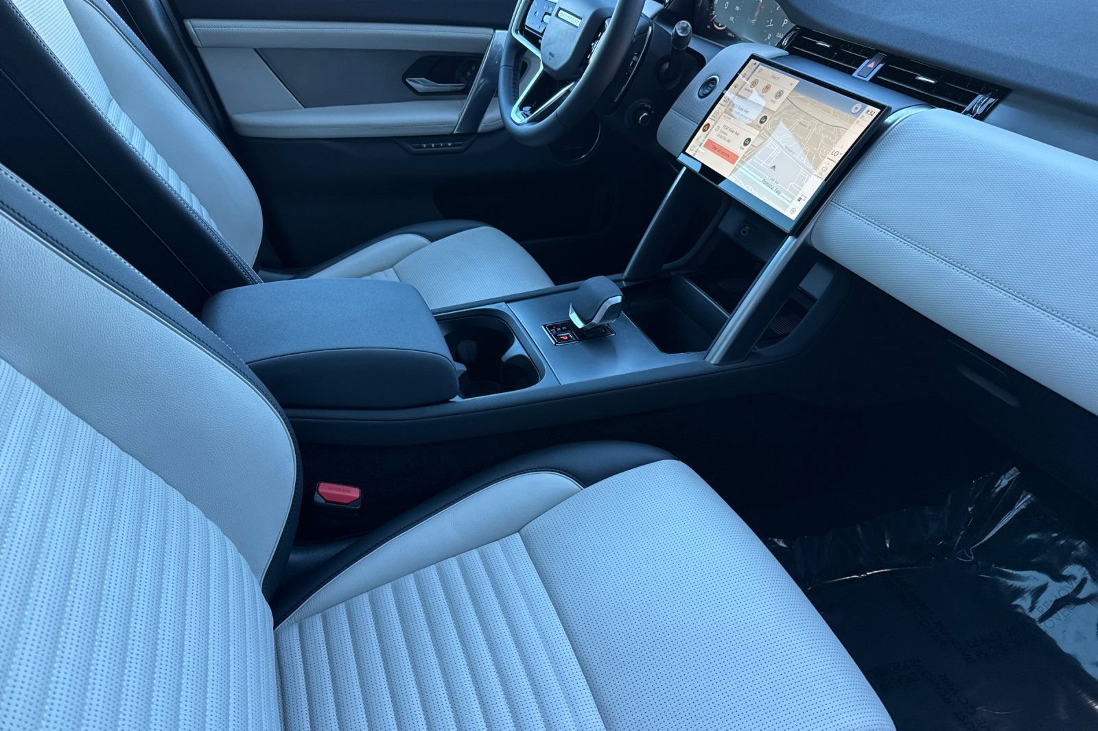 Used 2025 Land Rover Discovery Sport Dynamic SE image 17