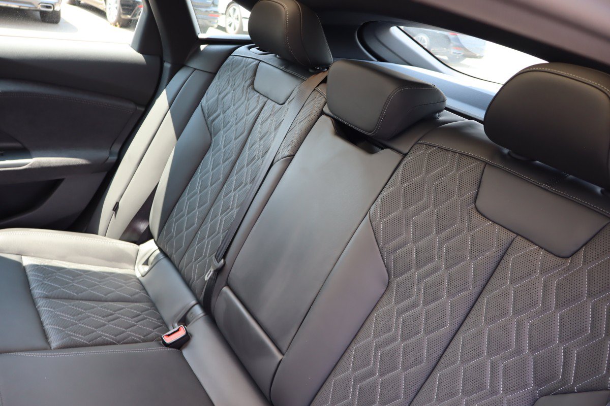 Used 2025 Audi S6 e-tron Premium Plus w/ Premium Plus AWD/4WD image 24