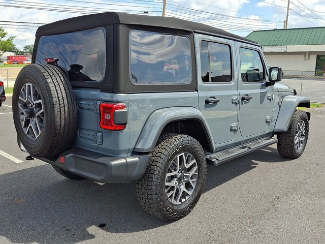 Used 2024 Jeep Wrangler Unlimited Sahara w/ Technology Group AWD/4WD image 6