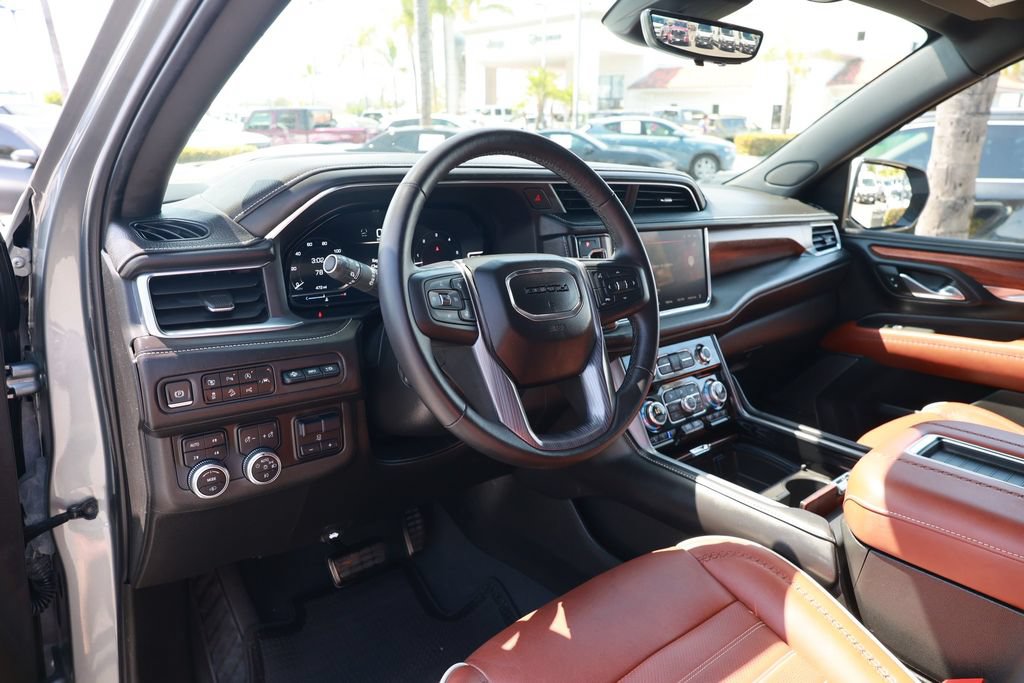 Used 2023 GMC Yukon Denali Ultimate AWD/4WD image 18