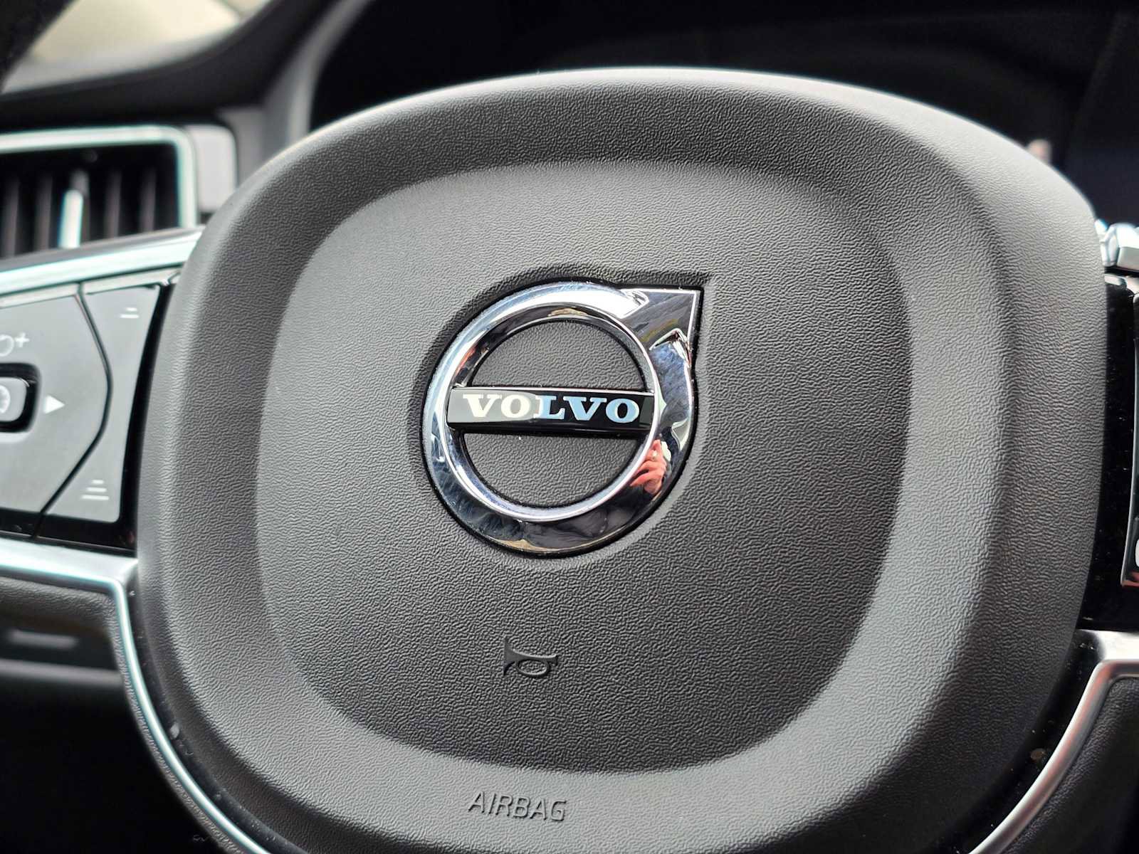 Certified 2023 Volvo XC60 B5 Ultimate image 31