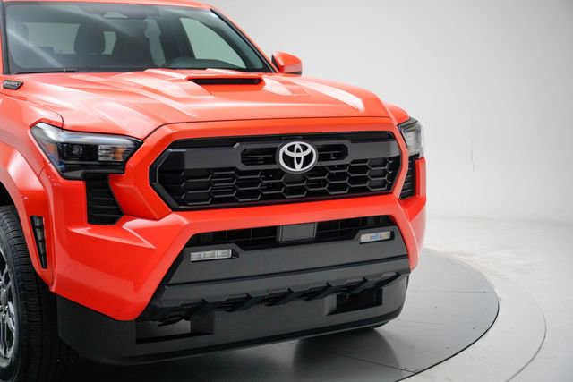 Used 2024 Toyota Tacoma TRD Sport AWD/4WD image 9