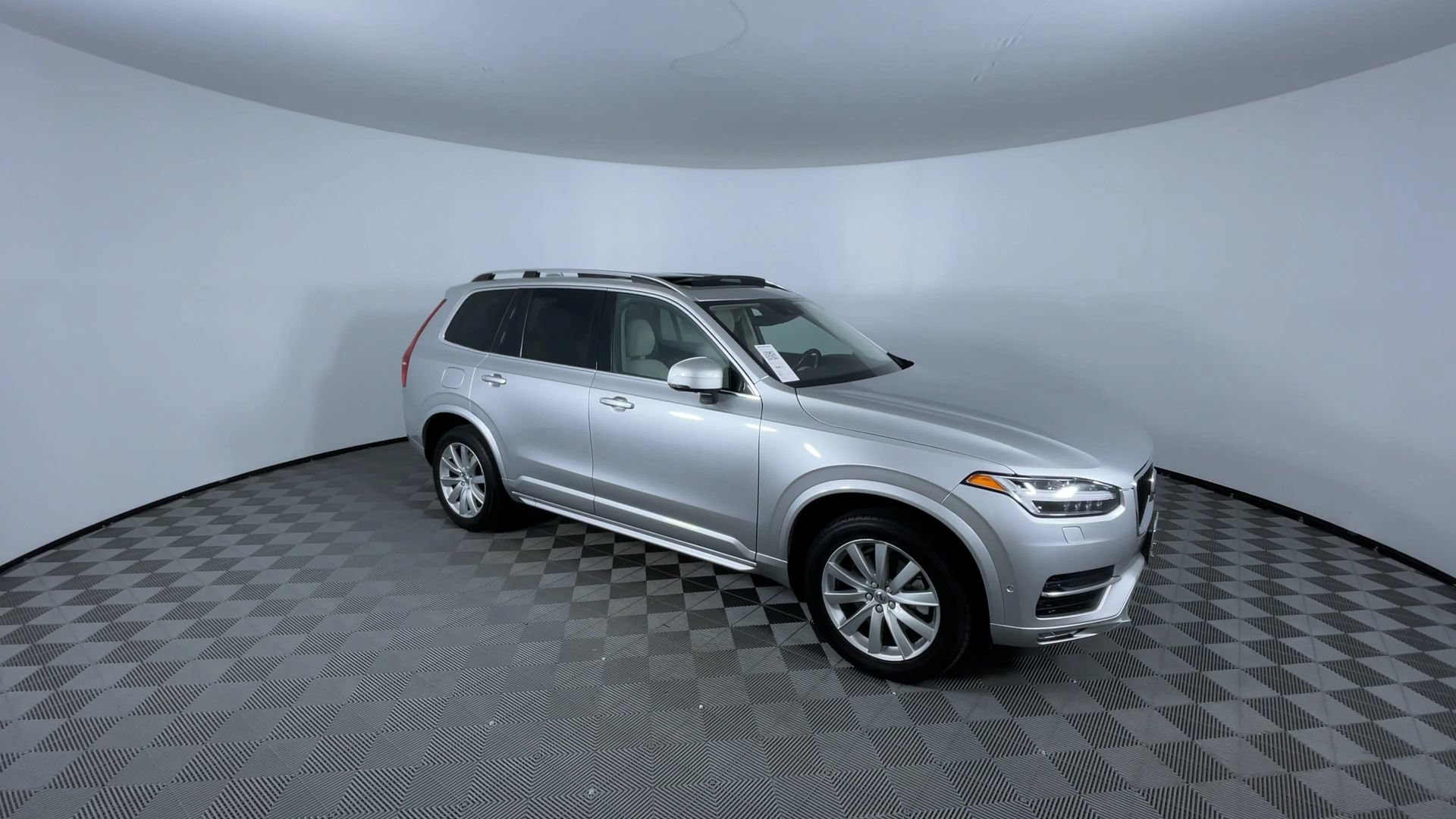 Used 2016 Volvo XC90 T6 Momentum AWD/4WD image 2