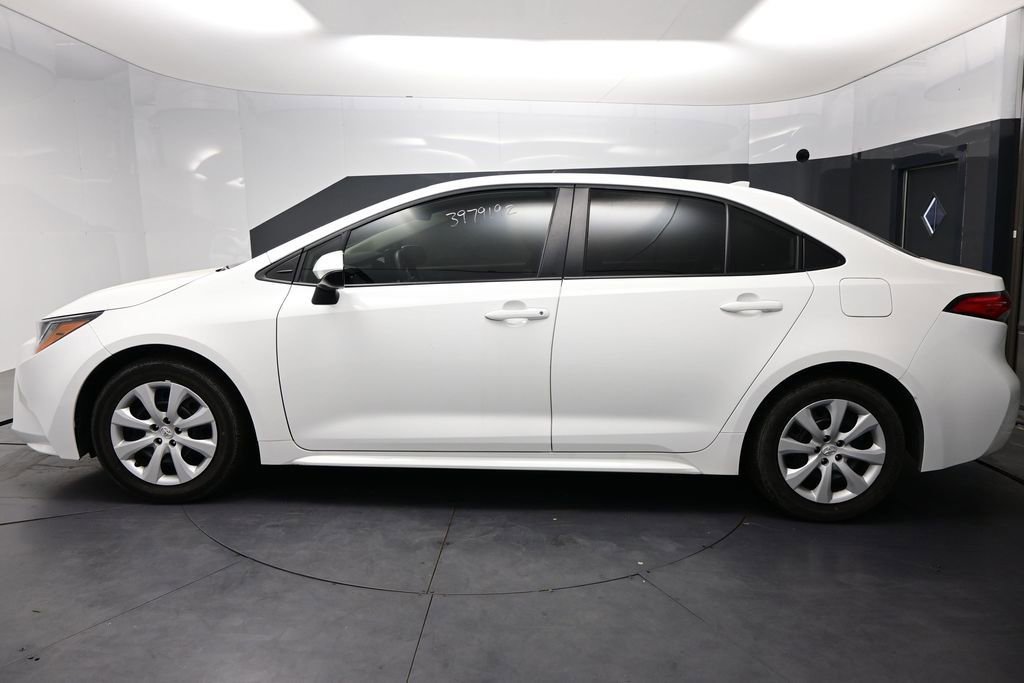 Used 2025 Toyota Corolla LE FWD image 9
