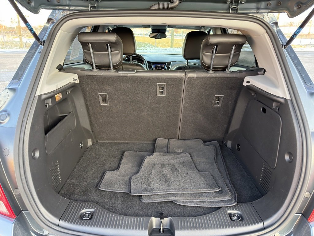 Used 2021 Chevrolet Trax LT w/ LT Convenience Package image 9