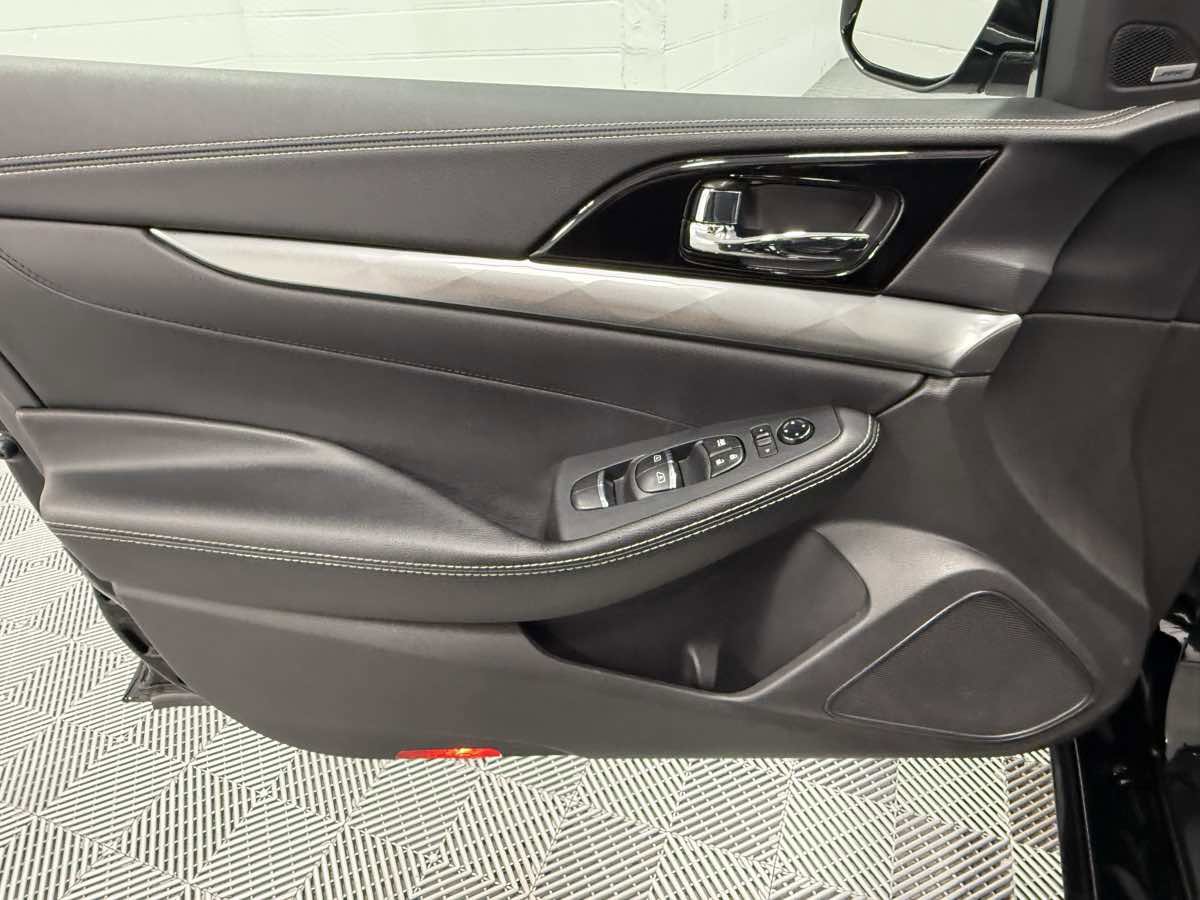 Used 2023 Nissan Maxima SL image 9