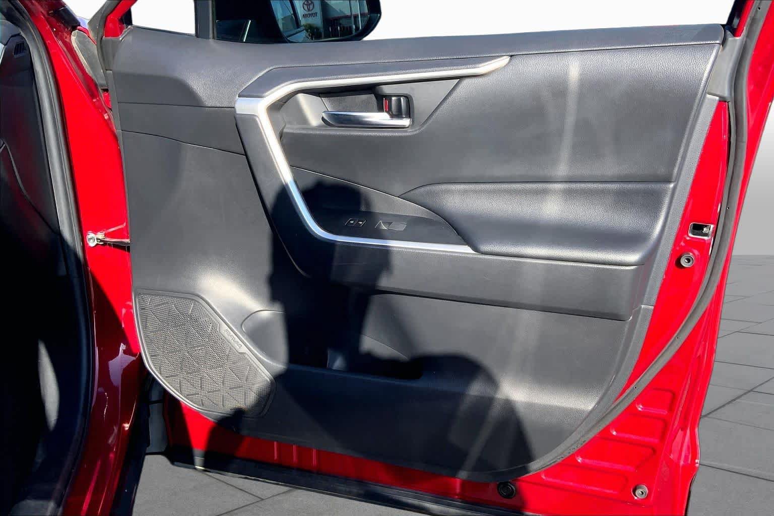 Used 2021 Toyota RAV4 XLE Premium FWD image 23